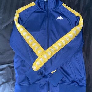 A kappa jacket fits like a regular small .